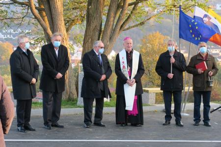 POKOPALIŠČE TRATE – ŠKOFLJICA KRASIJO NOVE PARKIRNE POVRŠINE 06